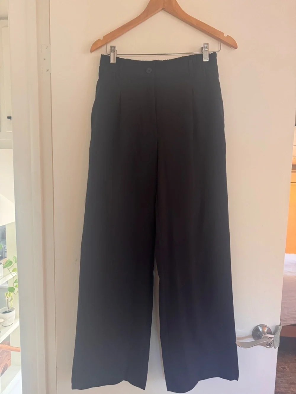 Beyond Yoga Black Wide-Leg Pull-On Trousers - Picture 4 of 4